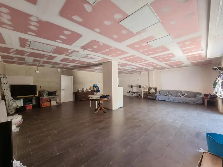 OPORTUNIDAD ÚNICA – Local comercial de 140 m2 en zona de alto tránsito en Tossa de Mar