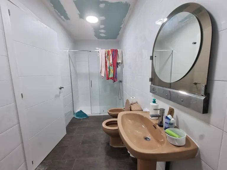 OPORTUNIDAD ÚNICA – Local comercial de 140 m2 en zona de alto tránsito en Tossa de Mar