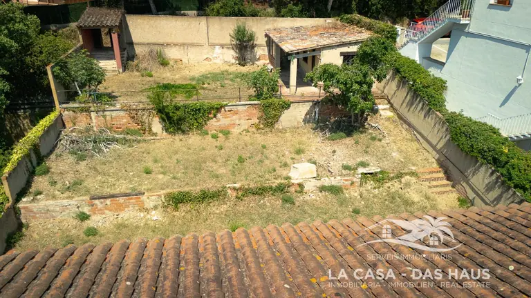 terreno urbano de 375 m2 situado en el emblemático Barrio de los Pescadores, una de las zonas con más encanto