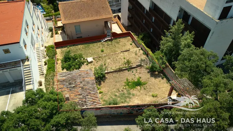 terreno urbano de 375 m2 situado en el emblemático Barrio de los Pescadores, una de las zonas con más encanto