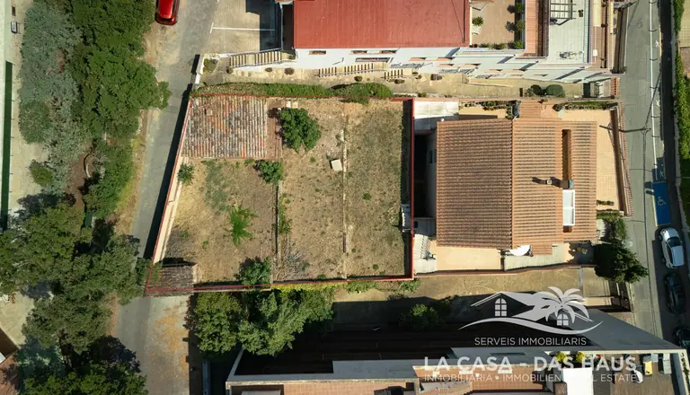 terreno urbano de 375 m2 situado en el emblemático Barrio de los Pescadores, una de las zonas con más encanto