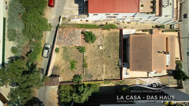 terreno urbano de 375 m2 situado en el emblemático Barrio de los Pescadores, una de las zonas con más encanto
