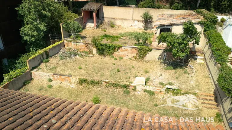 terreno urbano de 375 m2 situado en el emblemático Barrio de los Pescadores, una de las zonas con más encanto