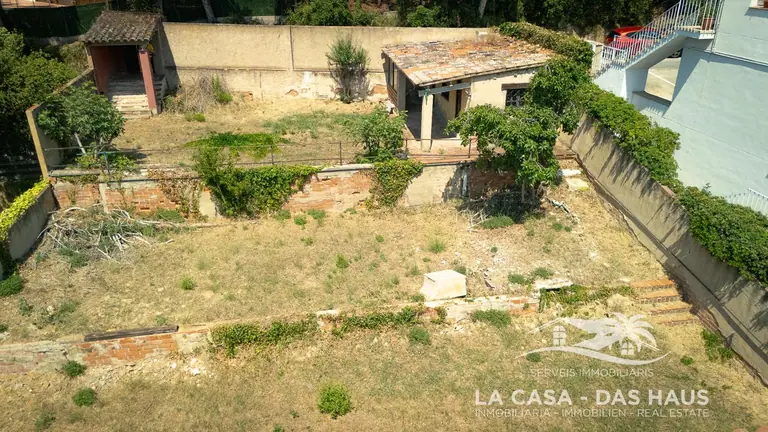 terreno urbano de 375 m2 situado en el emblemático Barrio de los Pescadores, una de las zonas con más encanto