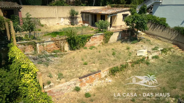 terreno urbano de 375 m2 situado en el emblemático Barrio de los Pescadores, una de las zonas con más encanto