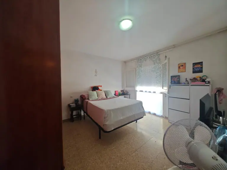 ¡Piso muy luminoso en el centro de Lloret de Mar con ascensor y acceso adaptado!