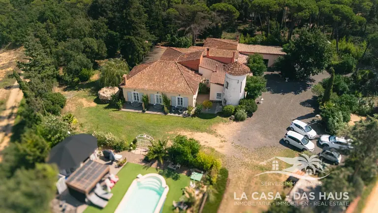 Masía en venta en Maçanet de la Selva con licencia turística (HUTG), adecuada tanto como vivienda habitual
