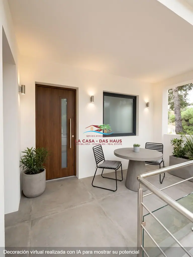 Estudio doble esquinero con balcón soleado, jardín y piscina comunitaria en Cala Canyelles – ¡a 900m de la