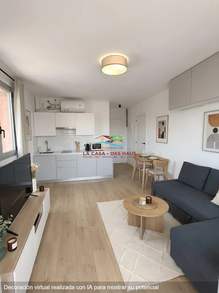 Estudio doble esquinero con balcón soleado, jardín y piscina comunitaria en Cala Canyelles – ¡a 900m de la