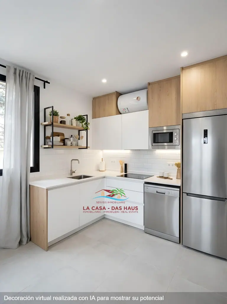 Estudio doble esquinero con balcón soleado, jardín y piscina comunitaria en Cala Canyelles – ¡a 900m de la