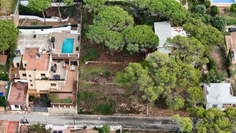 Terreno urbano en Roca Grossa – 691 m2 con vistas y posibilidad de construir su vivienda