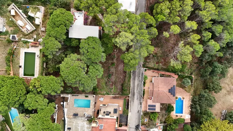 Terreno urbano en Roca Grossa – 691 m2 con vistas y posibilidad de construir su vivienda