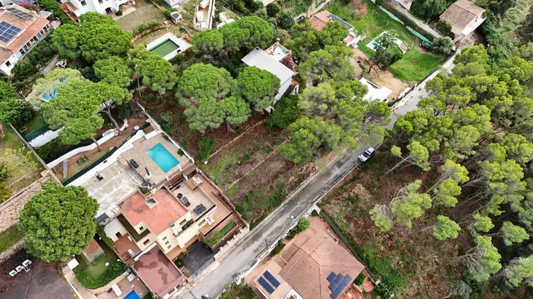 Terreno urbano en Roca Grossa – 691 m2 con vistas y posibilidad de construir su vivienda