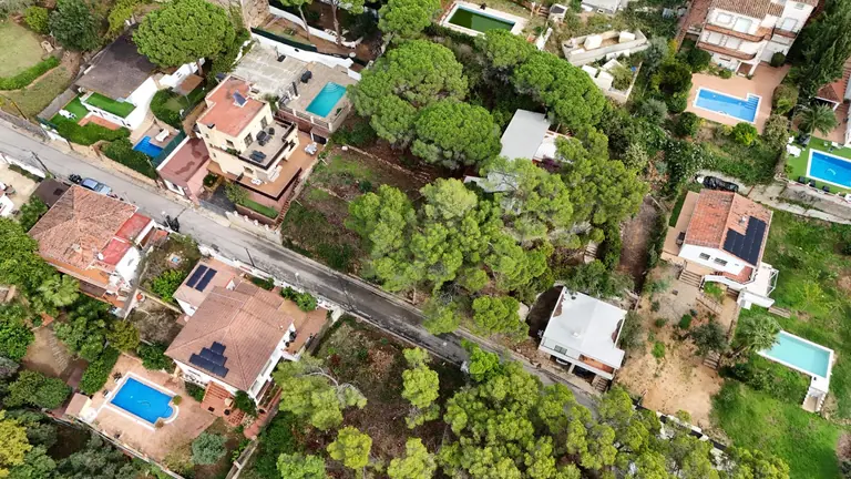 Terreno urbano en Roca Grossa – 691 m2 con vistas y posibilidad de construir su vivienda