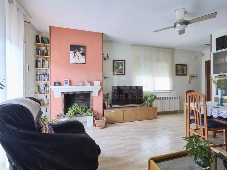 Casa con piscina y jardín en Lloret de Mar – lista para entrar a vivir