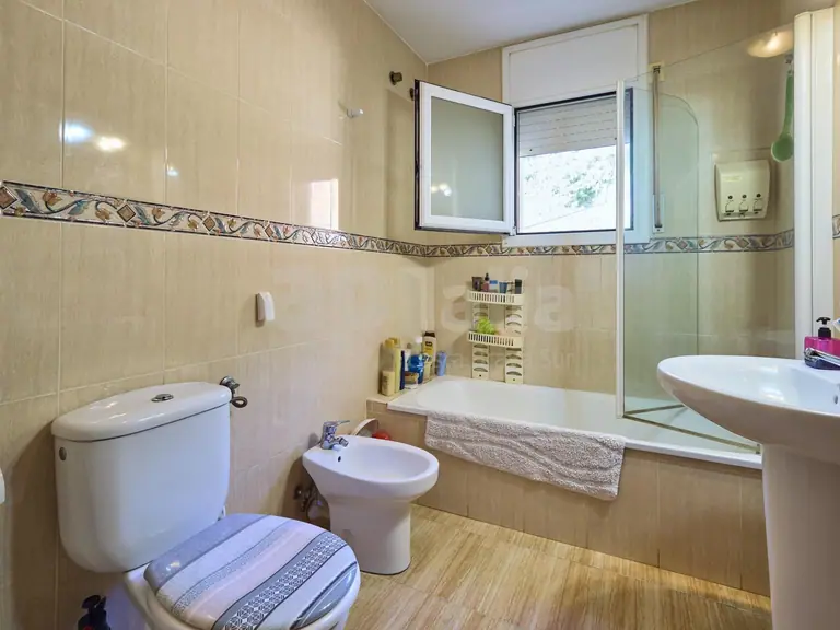 Casa con piscina y jardín en Lloret de Mar – lista para entrar a vivir