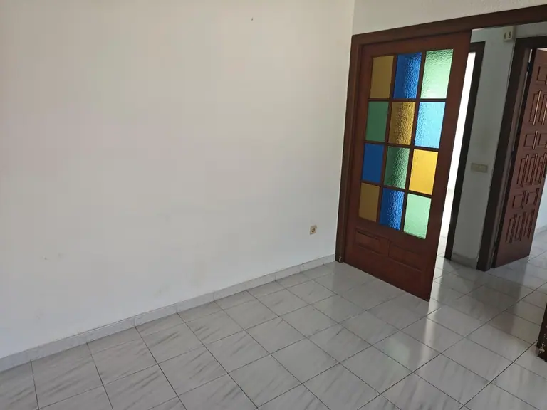 Tu nuevo hogar en el centro: luminoso, esquinero y lleno de posibilidades