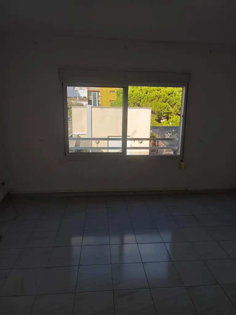 Tu nuevo hogar en el centro: luminoso, esquinero y lleno de posibilidades