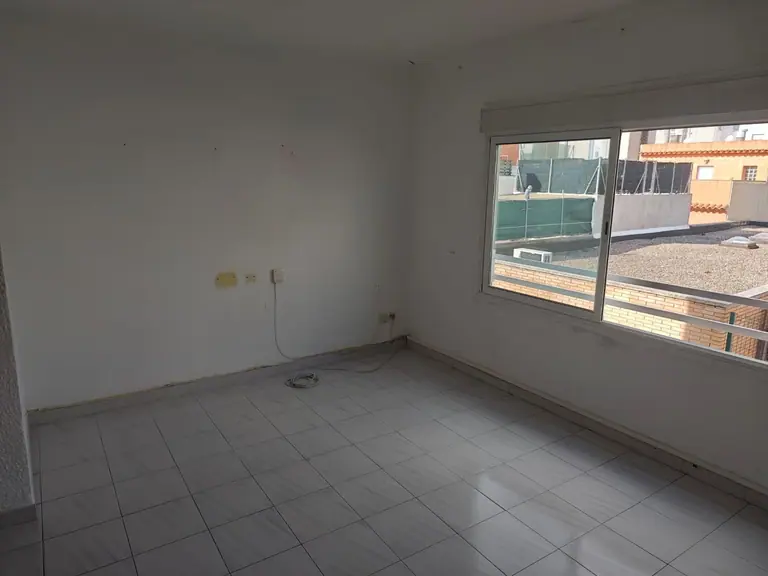 Tu nuevo hogar en el centro: luminoso, esquinero y lleno de posibilidades