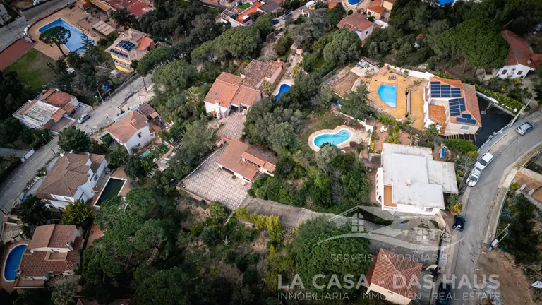 Exclusiva propiedad con licencia turística, vistas al mar, acceso por dos calles y zona de bodega/barbacoa
