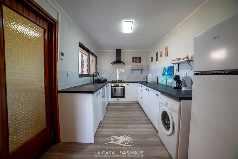 Exclusiva propiedad con licencia turística, vistas al mar, acceso por dos calles y zona de bodega/barbacoa