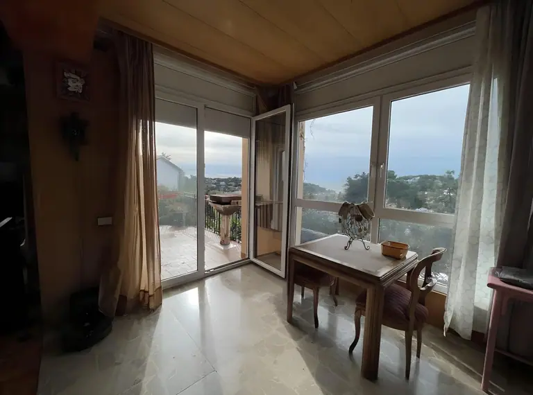 Villa con vistas al mar, piscina y licencia turística – Lloret de Mar