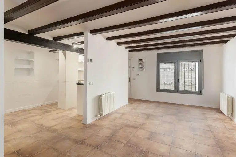 Casa pareada totalmente reformada con encanto mediterráneo, lista para entrar a vivir, a 150 m de la playa en