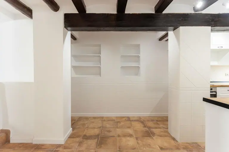 Casa pareada totalmente reformada con encanto mediterráneo, lista para entrar a vivir, a 150 m de la playa en