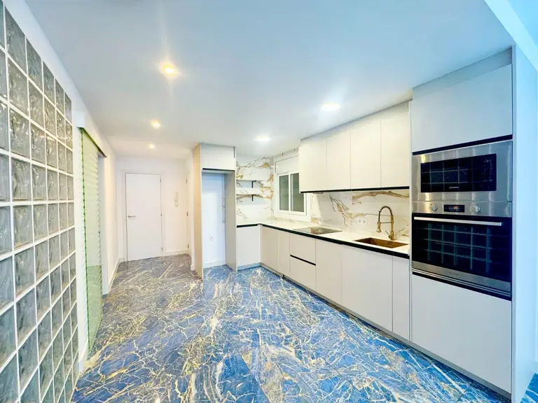 Apartamento reformado con vistas al mar, parking y ascensor en Cala Canyelles (Lloret de Mar)