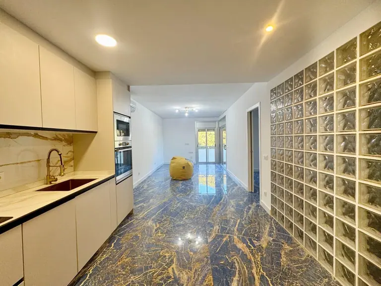 Apartamento reformado con vistas al mar, parking y ascensor en Cala Canyelles (Lloret de Mar)