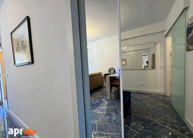 Apartamento reformado con vistas al mar, parking y ascensor en Cala Canyelles (Lloret de Mar)