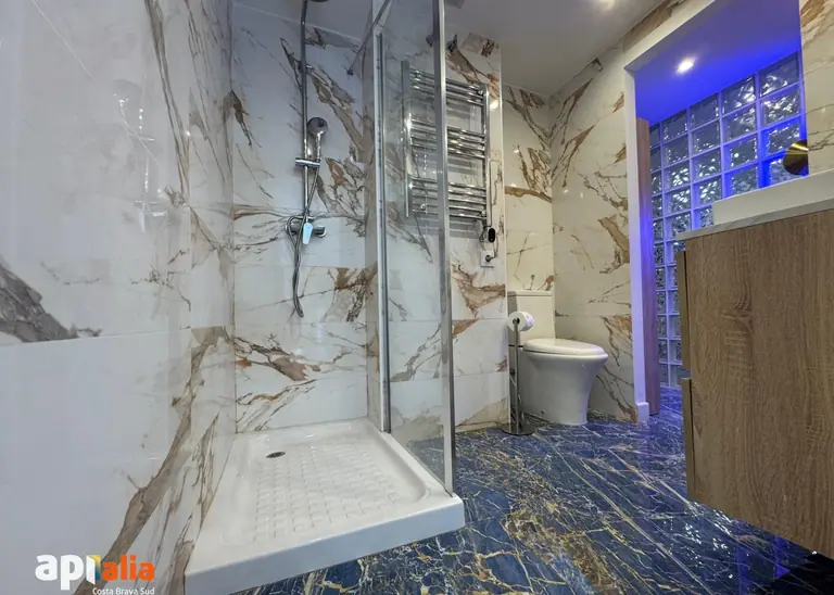 Apartamento reformado con vistas al mar, parking y ascensor en Cala Canyelles (Lloret de Mar)