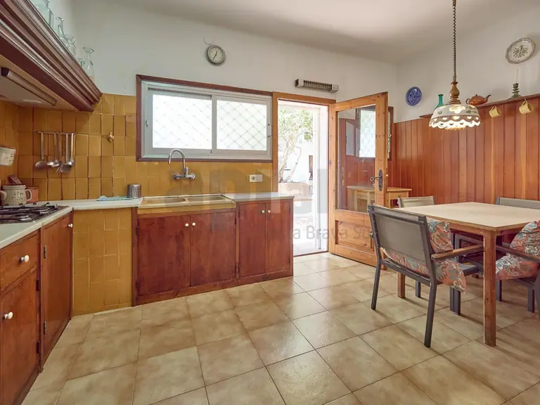 Villa con 2.000 m2 de parcela, privacidad total y gran potencial