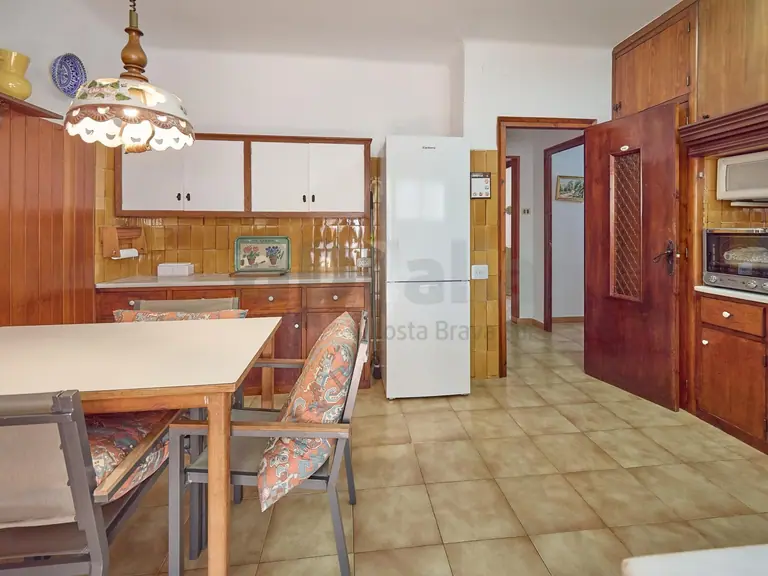 Villa con 2.000 m2 de parcela, privacidad total y gran potencial