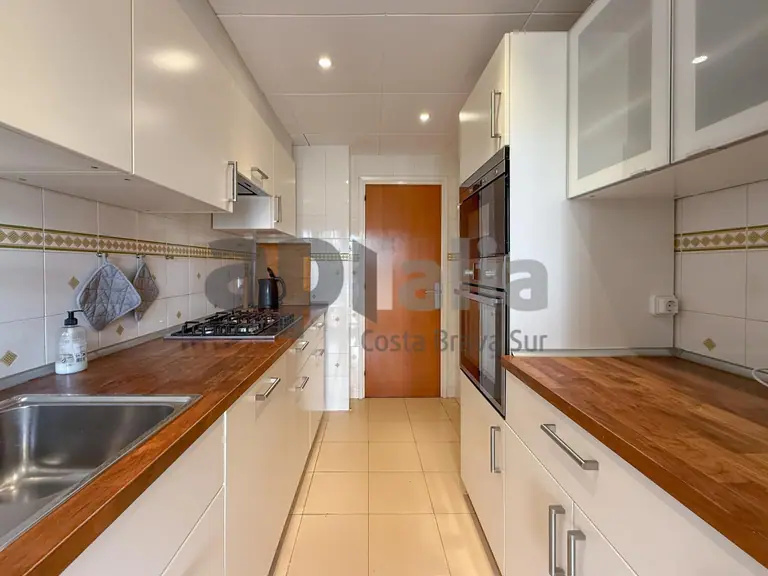 Exclusivo piso reformado con terrazas y vistas al mar en Fenals