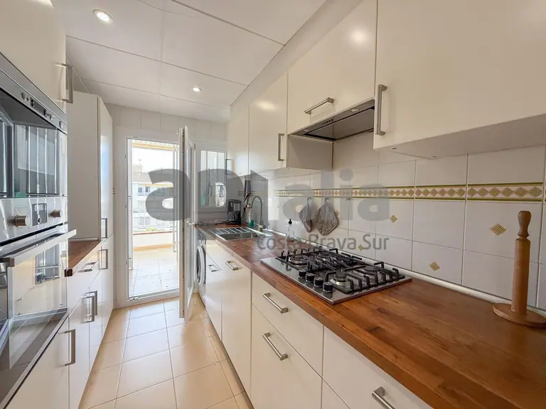 Exclusivo piso reformado con terrazas y vistas al mar en Fenals