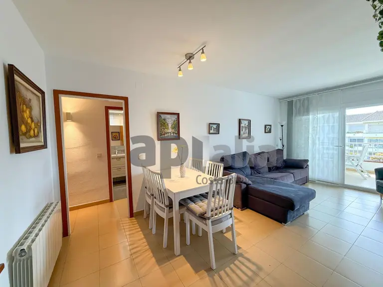 Exclusivo piso reformado con terrazas y vistas al mar en Fenals