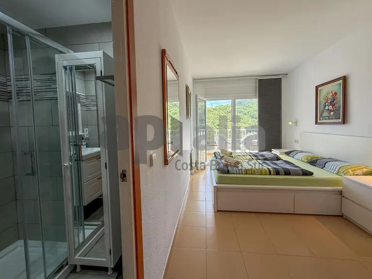 Exclusivo piso reformado con terrazas y vistas al mar en Fenals