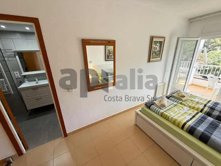 Exclusivo piso reformado con terrazas y vistas al mar en Fenals