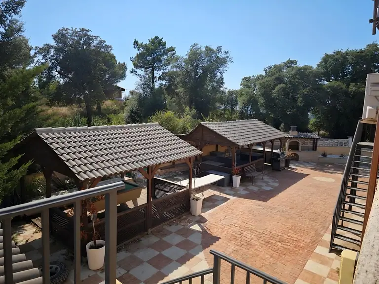 Casa independiente a 4 vientos con piscina y jardín en Lloret Residencial, a solo 10 minutos de Lloret de Mar