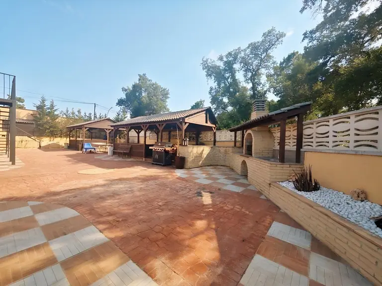 Casa independiente a 4 vientos con piscina y jardín en Lloret Residencial, a solo 10 minutos de Lloret de Mar