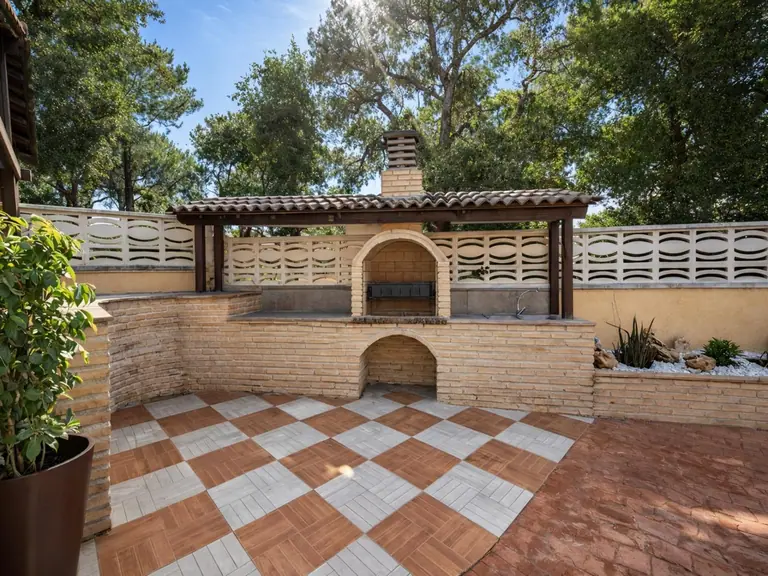 Casa independiente a 4 vientos con piscina y jardín en Lloret Residencial, a solo 10 minutos de Lloret de Mar