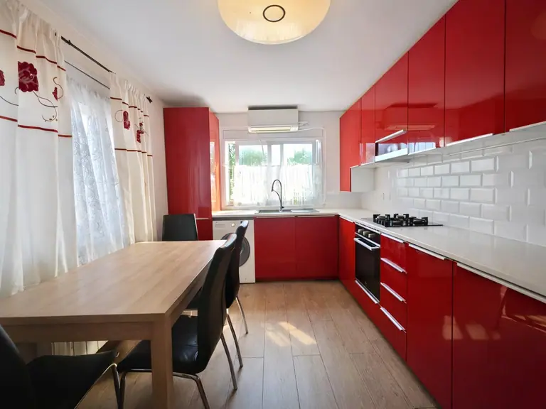 Casa independiente a 4 vientos con piscina y jardín en Lloret Residencial, a solo 10 minutos de Lloret de Mar