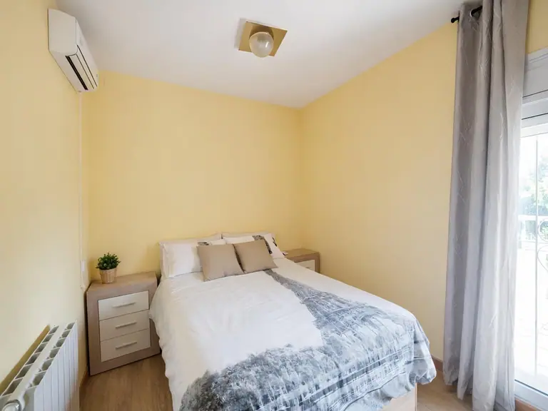 Casa independiente a 4 vientos con piscina y jardín en Lloret Residencial, a solo 10 minutos de Lloret de Mar