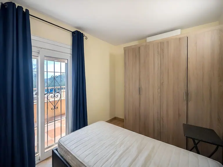 Casa independiente a 4 vientos con piscina y jardín en Lloret Residencial, a solo 10 minutos de Lloret de Mar