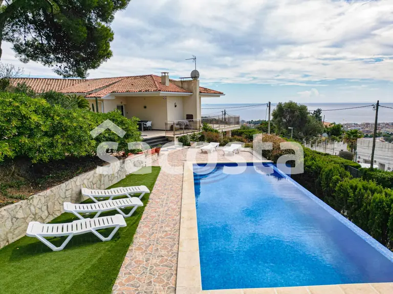Casa con amplia parcela y jardín en Roca Grossa, Lloret de Mar