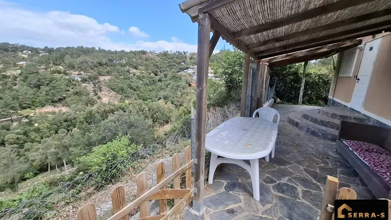 esta encantadora casa prefabricada situada en la tranquila urbanización de Mont Lloret, a tan solo 15 minutos
